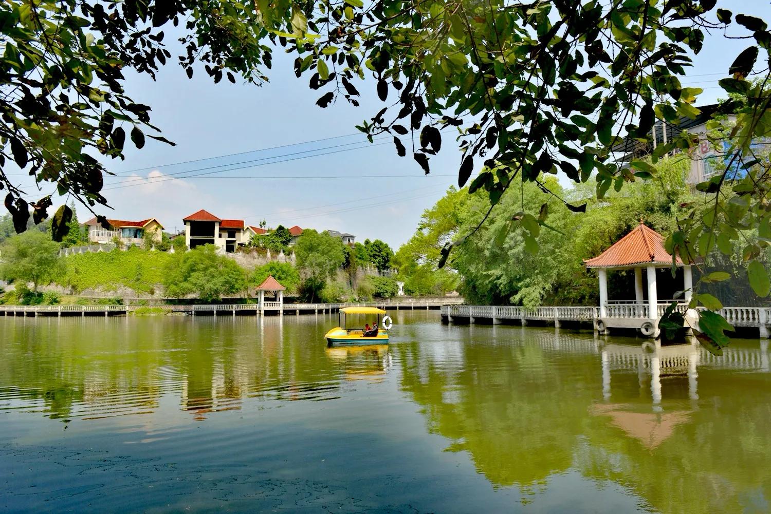 江津艾坪山公园,艾坪山公园和鼎山公园