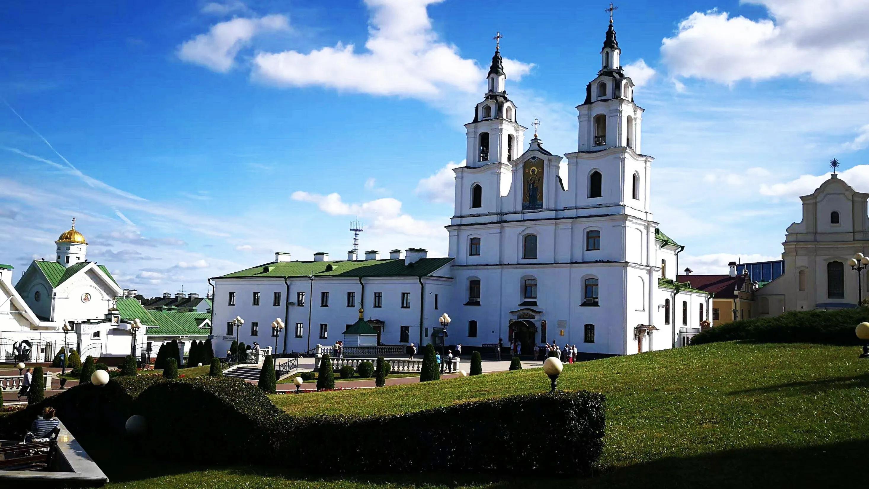 白俄罗斯风景迷人,美女是战略资源,矿用车世界第一,对我国免签