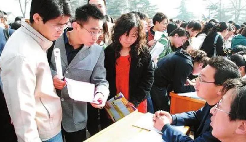 “三和大神”重启人生：那些住网吧、混日结的躺平者，已逆风翻盘