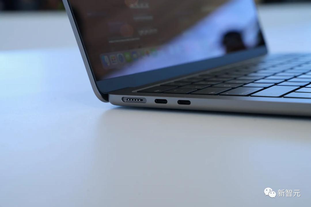 苹果m2芯片吊打3060吗,苹果m2芯片吊打英特尔