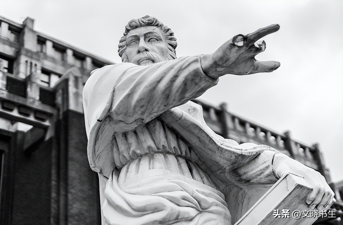 哥达王朝时期的宫廷艺术中，何种艺术形式受到最多的宠爱和赞赏