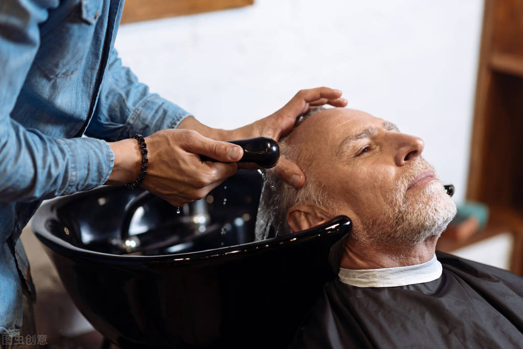 老年人掉头发如何食疗,如何处理老年人脱发问题