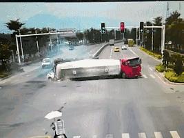 泾阳公安丨交警开展危险品运输车辆专项整治行动+发布危险品运输车辆行车安全提示