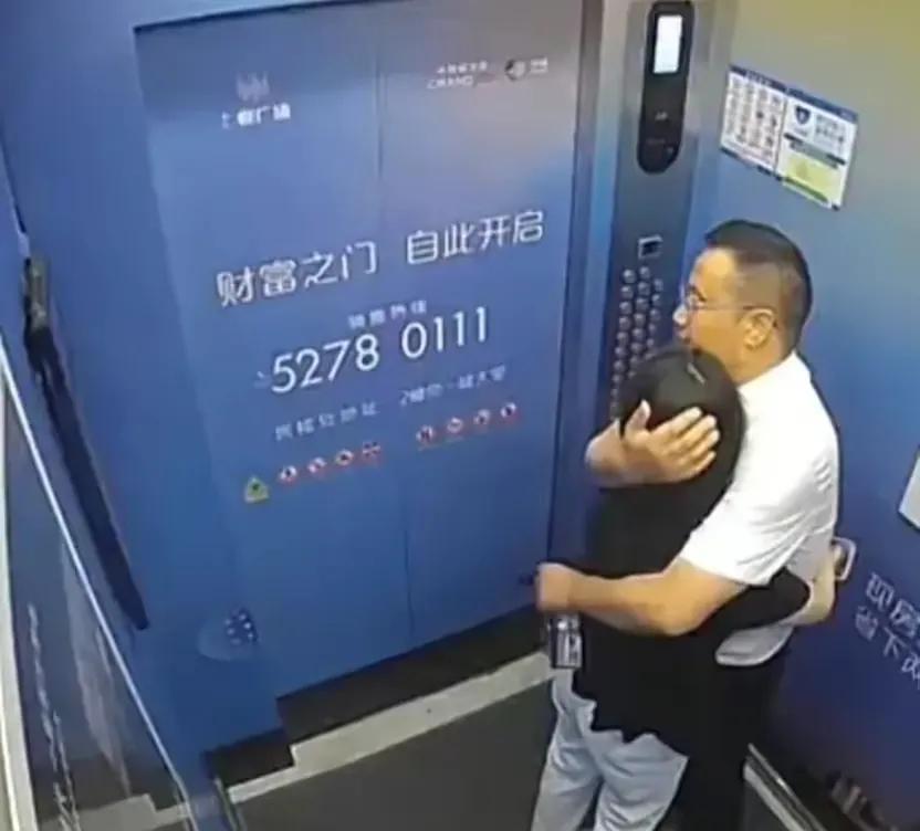 鐢垫闂ㄥコ涓昏,鍗椾含鐢垫濂冲鐓х墖