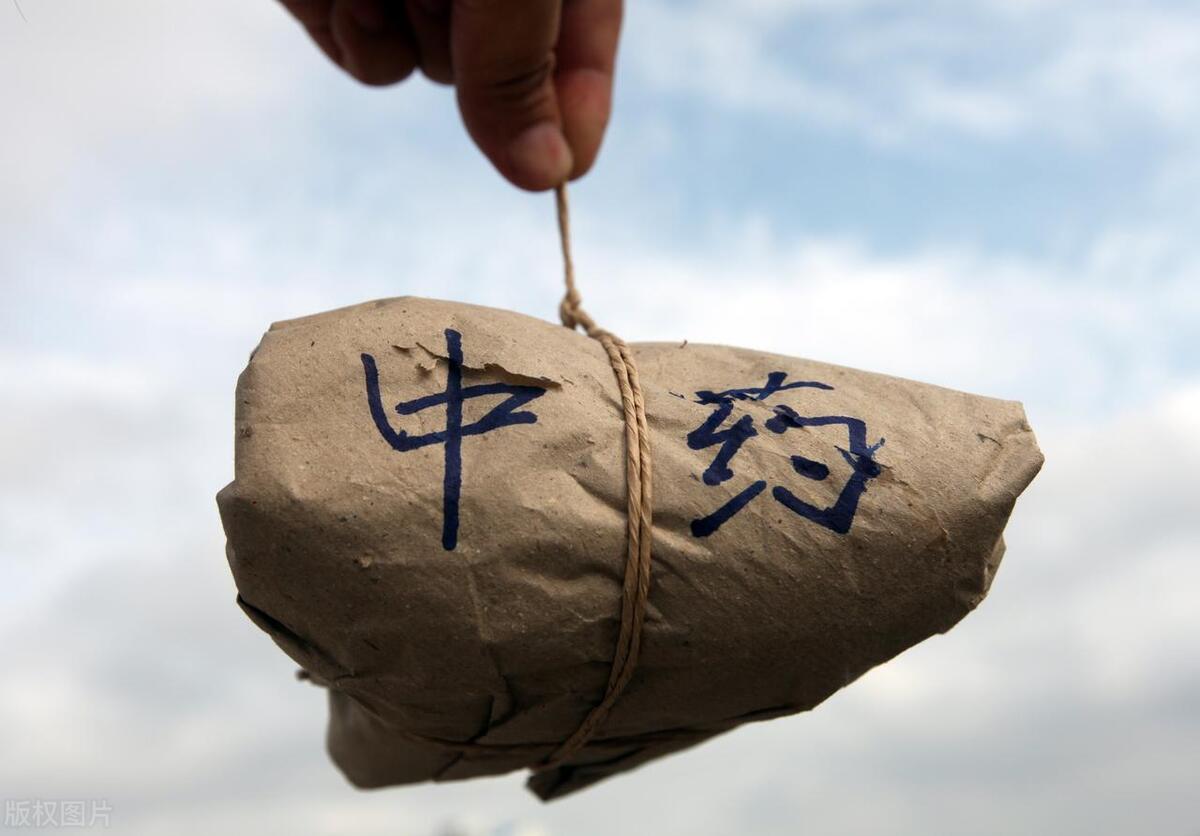 13岁女孩湿疹反复发作怎么办,年轻女孩湿疹是什么原因造成的