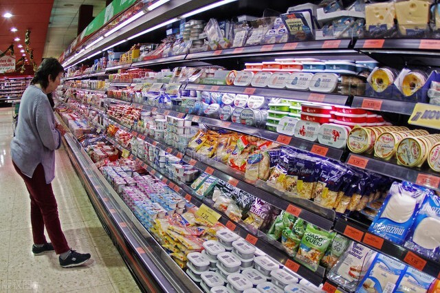 超市鸡蛋的利润有多大,00后小伙开超市鸡蛋卖1毛一斤