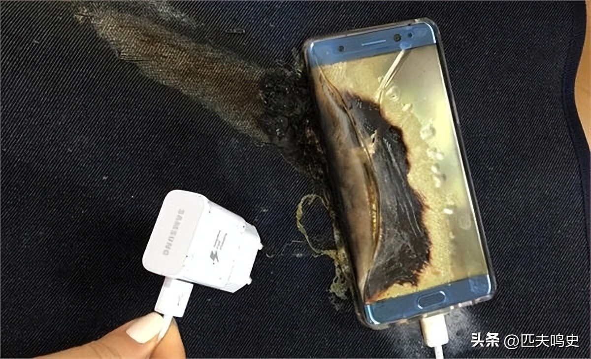 三星手机用两年就白屏,三星手机维修会被换国产屏吗