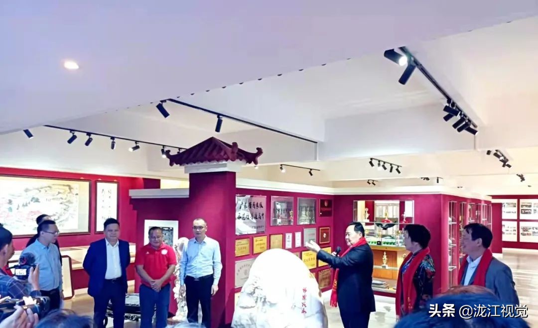 广东罗定：罗定中学“鱼跃龙门”“师恩如山“雕塑揭幕仪式