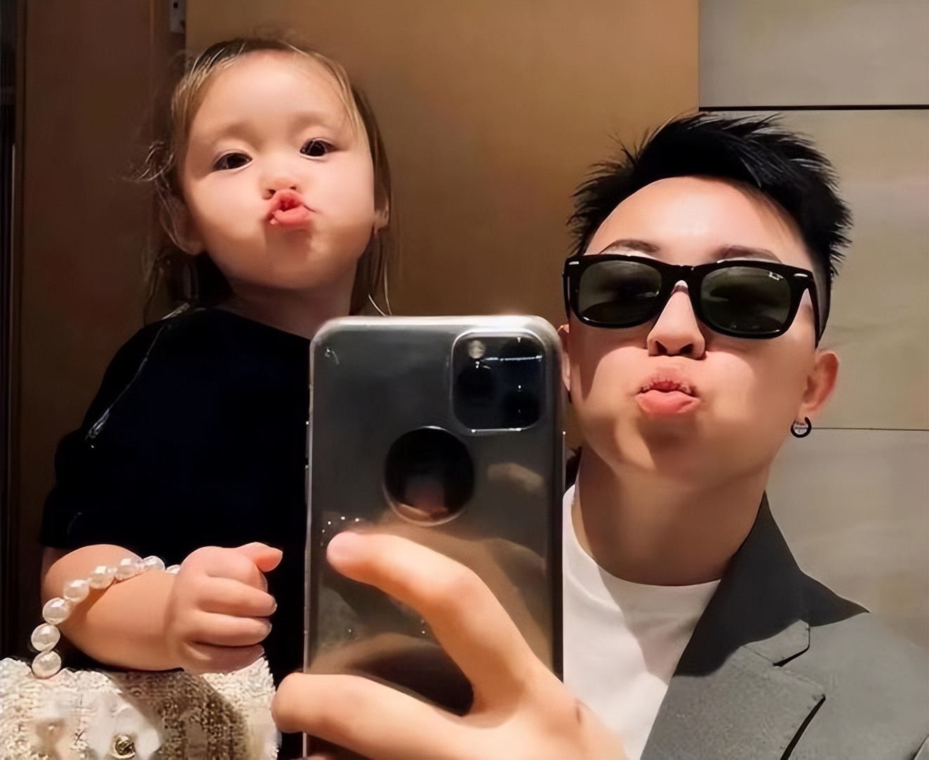 东北女生花50万试管婴儿,女子花50万生混血孩子