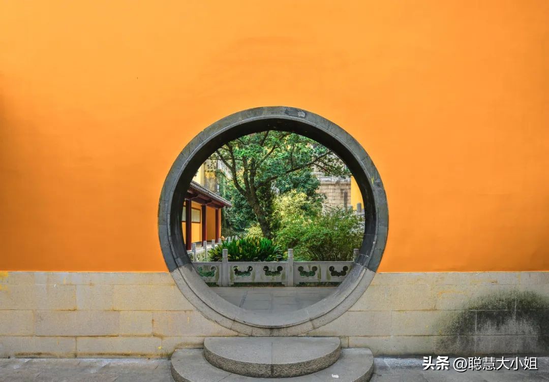 江苏镇江，比扬州安逸。这座有钱低调的小城，倦了就去小住几日