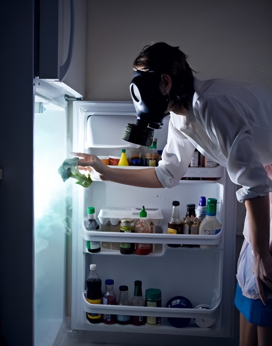 游客用5L桶带螺蛳粉汤,长途旅行携带速食螺蛳粉