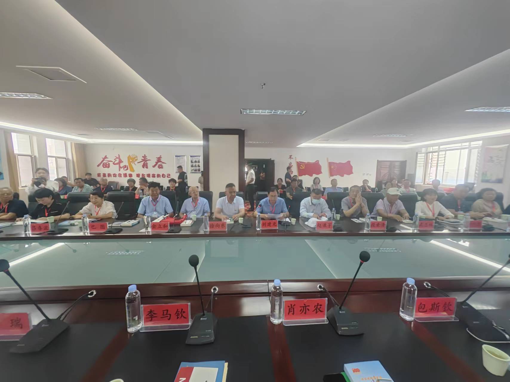 报告文学《大河向东流》：一部励志创业的“教科书”