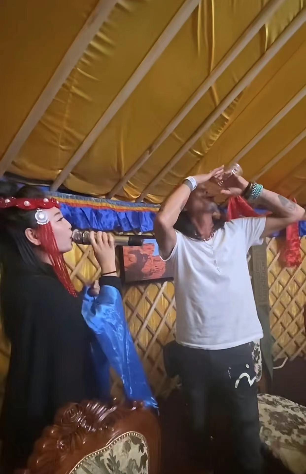 58岁孙兴晒演出视频,孙兴慜吃酒席随礼