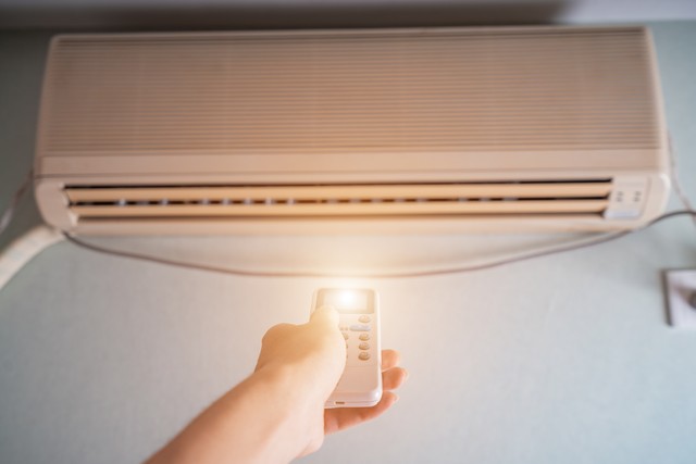 空调开辅热费电还是不开辅热费电,空调温度低费电还是风速大费电