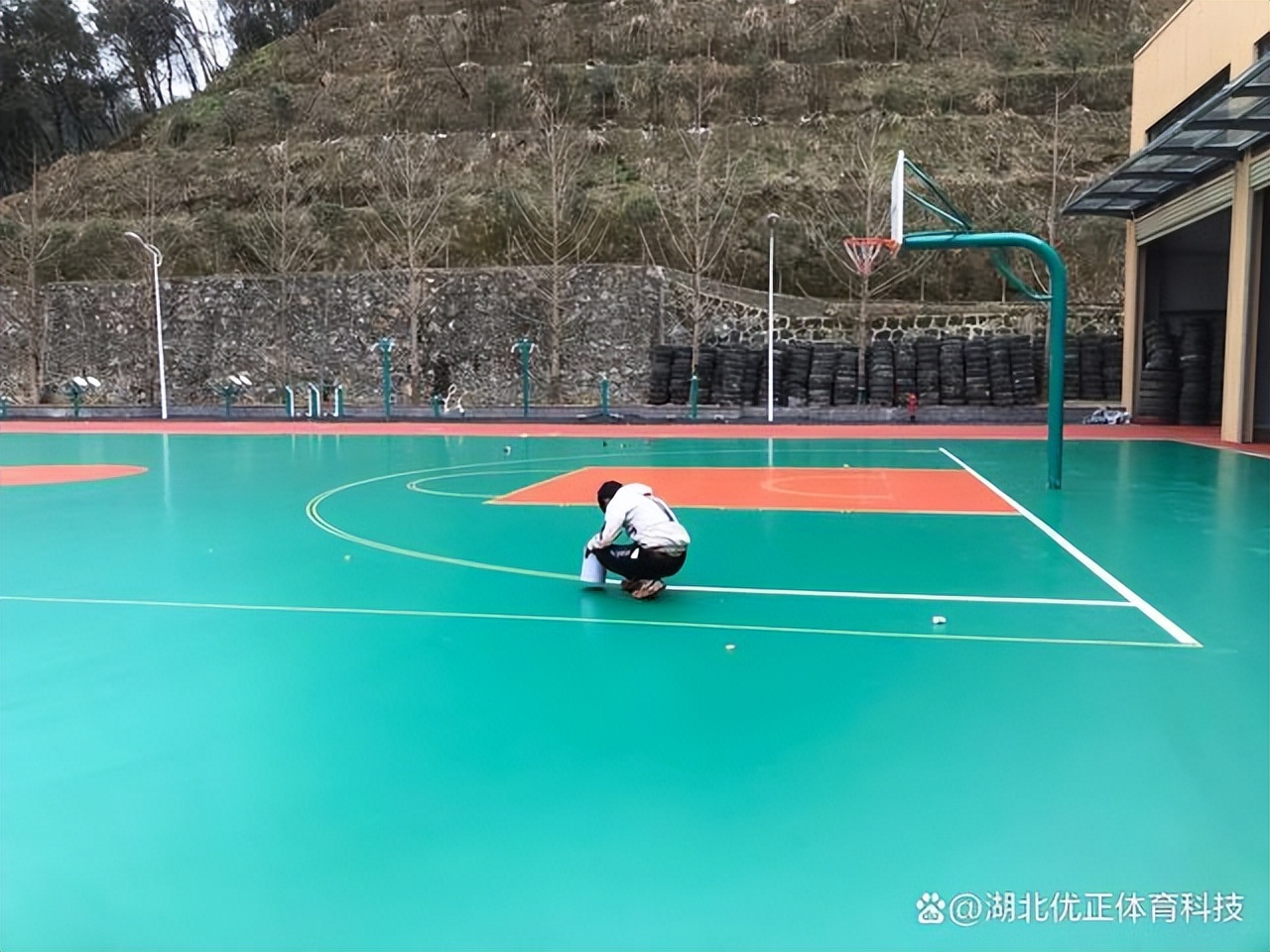 南昌硅pu塑胶篮球场多少钱,正规硅pu篮球场施工全过程