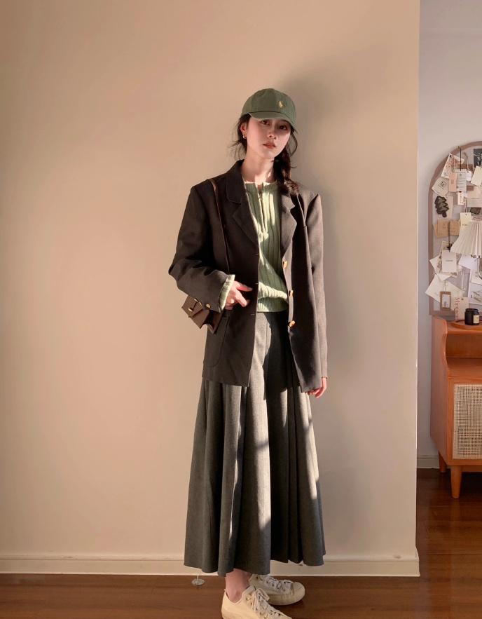 西装半身裙怎么穿显年轻活力,西装半身裙怎么穿更好看