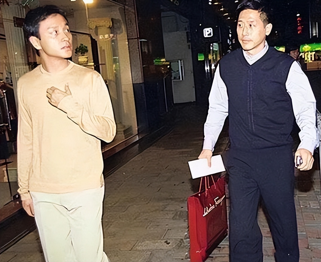 20年后再看张国荣：为何他会对一个男人情有独钟？原因尽显可怜！