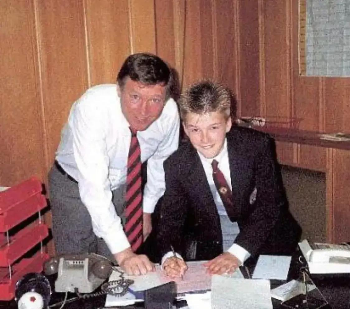 看你初露锋芒，看你惊鸿天下，曼联92班，他们从不曾离开