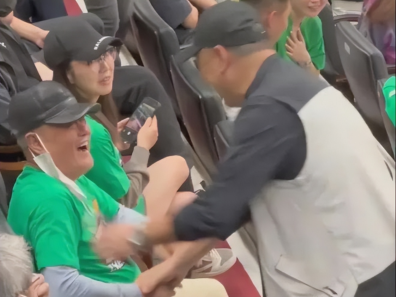 赵本山和李永波怎么认识的,赵本山辽篮李永波