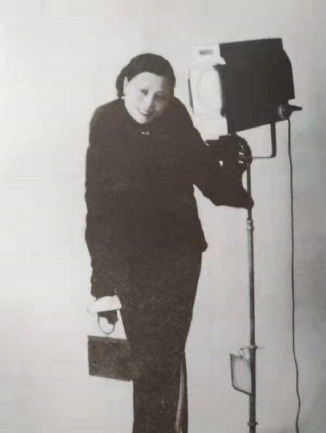 黎明晖：王子追求她献歌到半夜，她却嫁足球员，晚年因贫做保育员