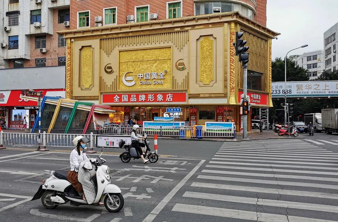 1折买翡翠,1折买奢侈品