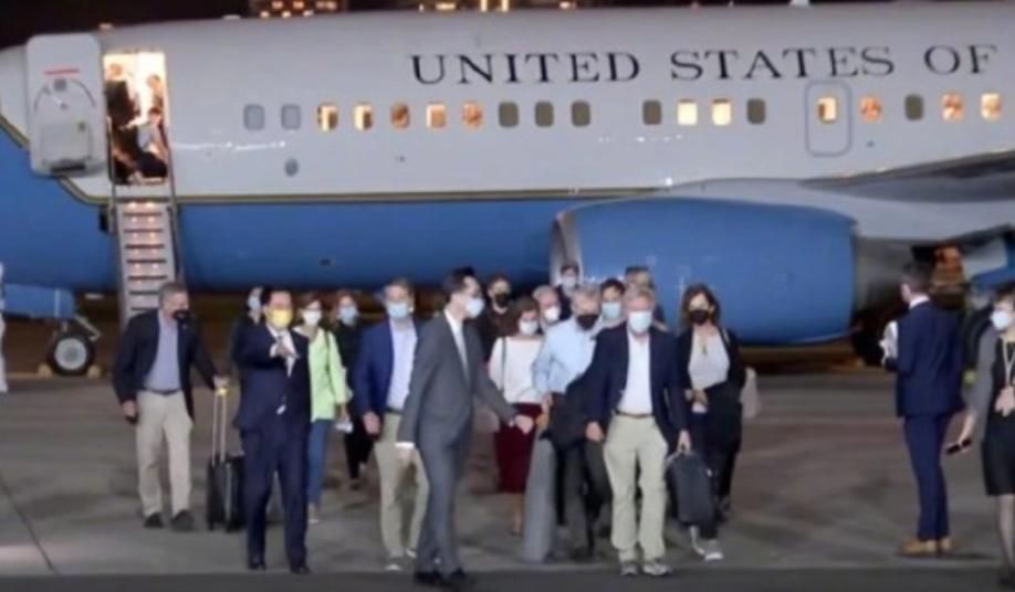 中方答复不出所料，美派大规模代表团窜台，转头却邀秦刚赴美做客