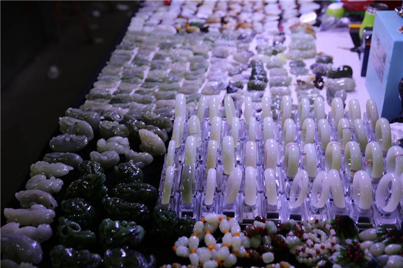 几百块钱能买到羊脂玉吗,两千块钱能买到羊脂玉吗