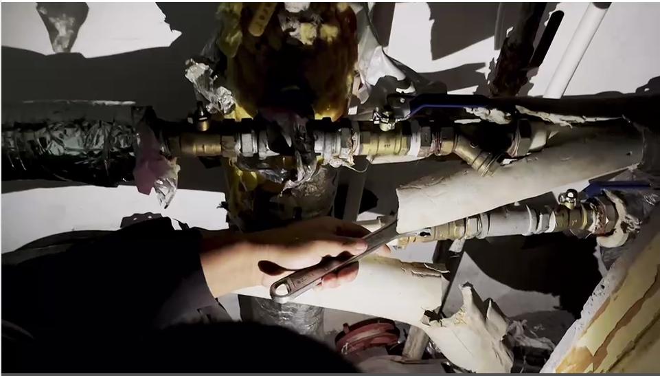 地暖更换分水器漏水怎么办,地暖更换分水器用抽掉管里的水吗