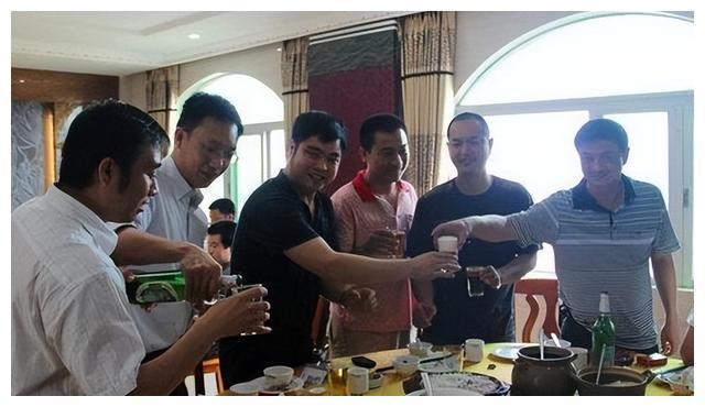 上海小伙每天坚持5公里夜跑,46岁男子坚持5公里夜跑