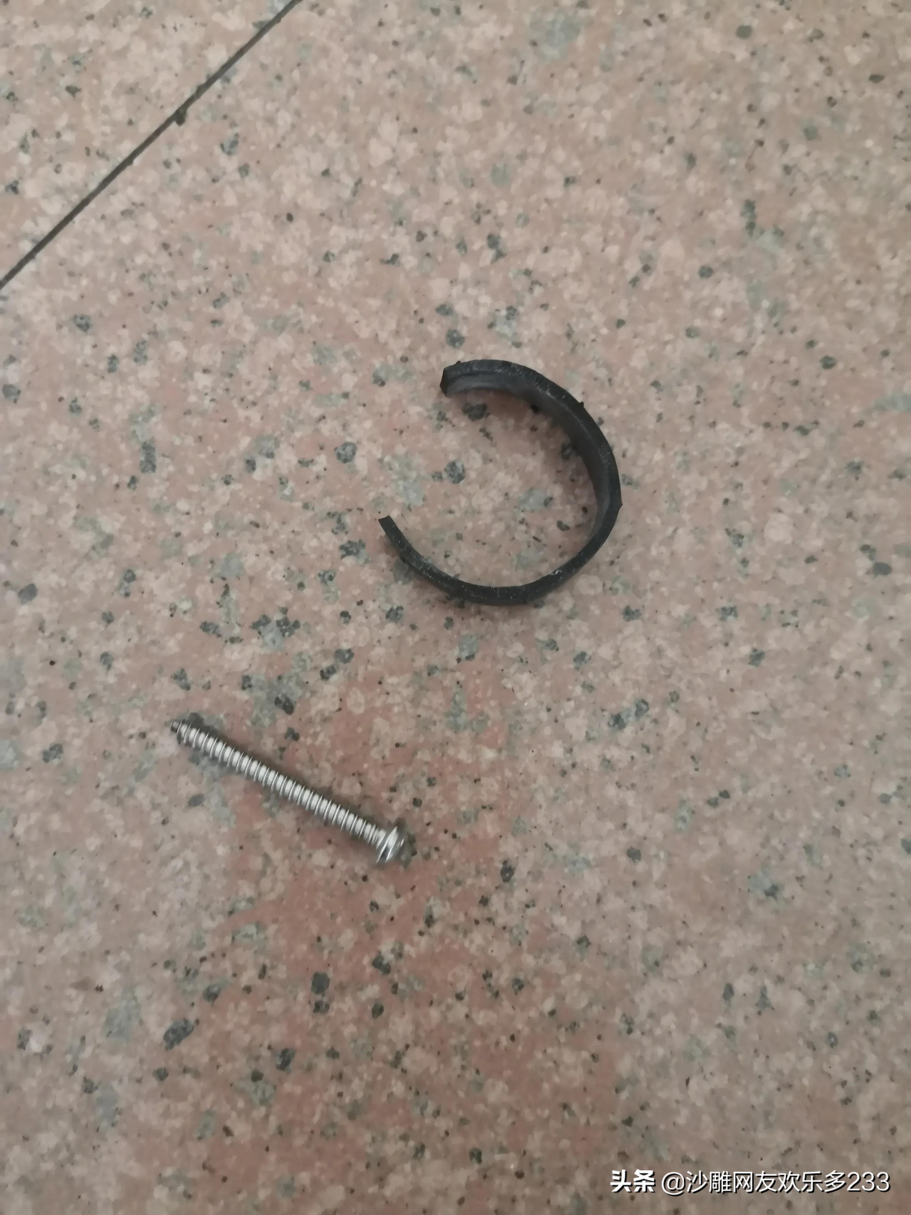 福特车高位刹车灯拆卸方法,福特福克斯车刹车灯更换视频