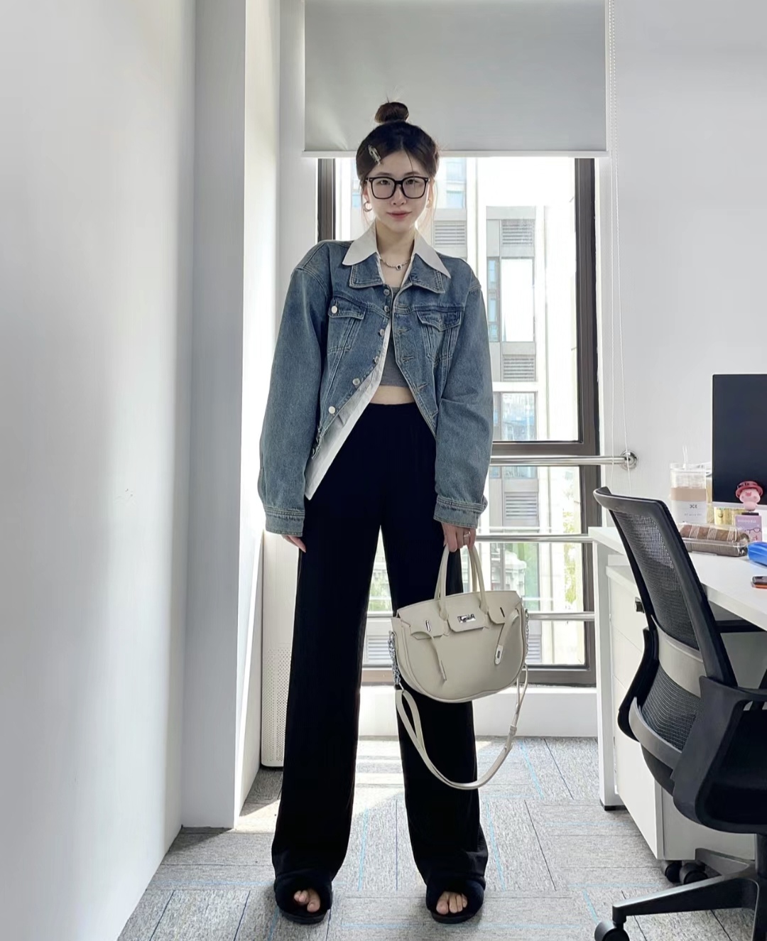 男装牛仔外套搭配什么裤子,牛仔外套搭配什么裤子好看