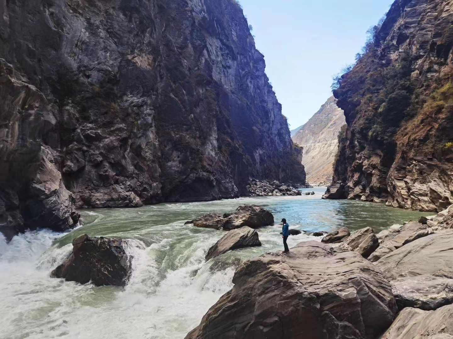 虎跳峡高路徒步最难走路段,虎跳峡高路徒步两日游在哪住宿