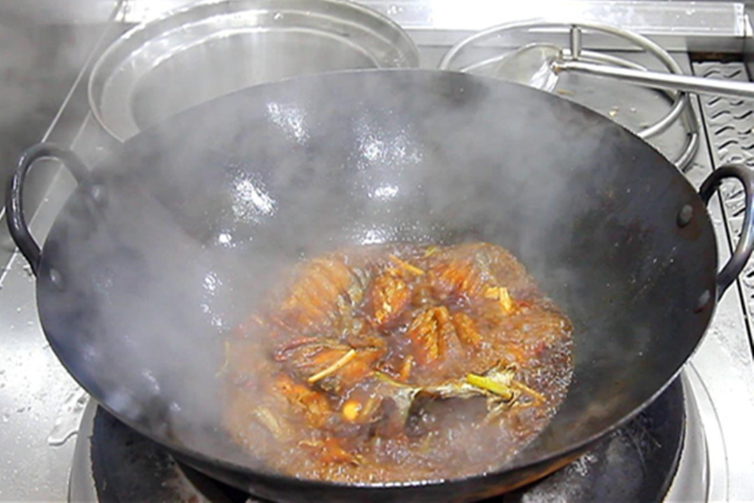 买带鱼时红眼与黄眼有什么区别,带鱼身体中有硬石头是啥