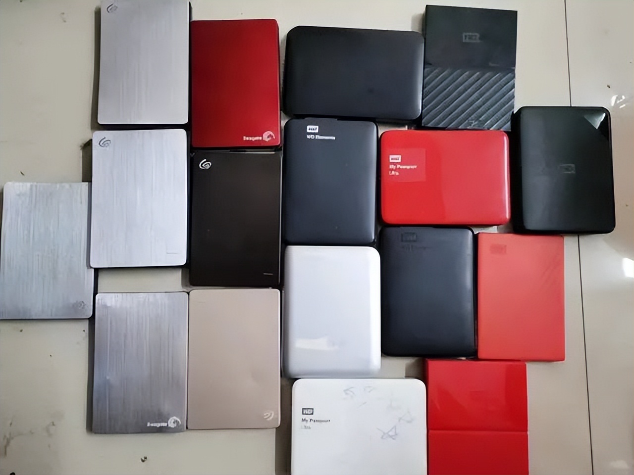 桌面移动硬盘和移动硬盘的区别,台式机移动硬盘怎么当移动硬盘用