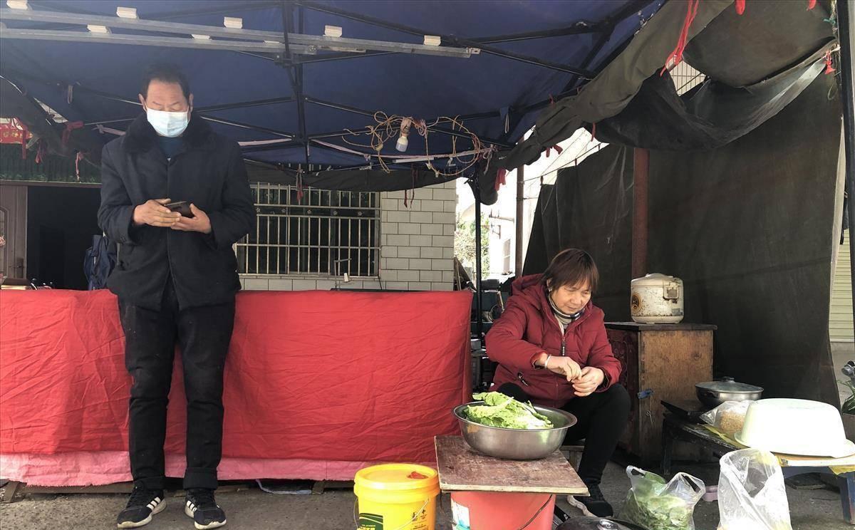 河南一对夫妻捡到50万元上交！称“生活很清贫，但精神很富有”