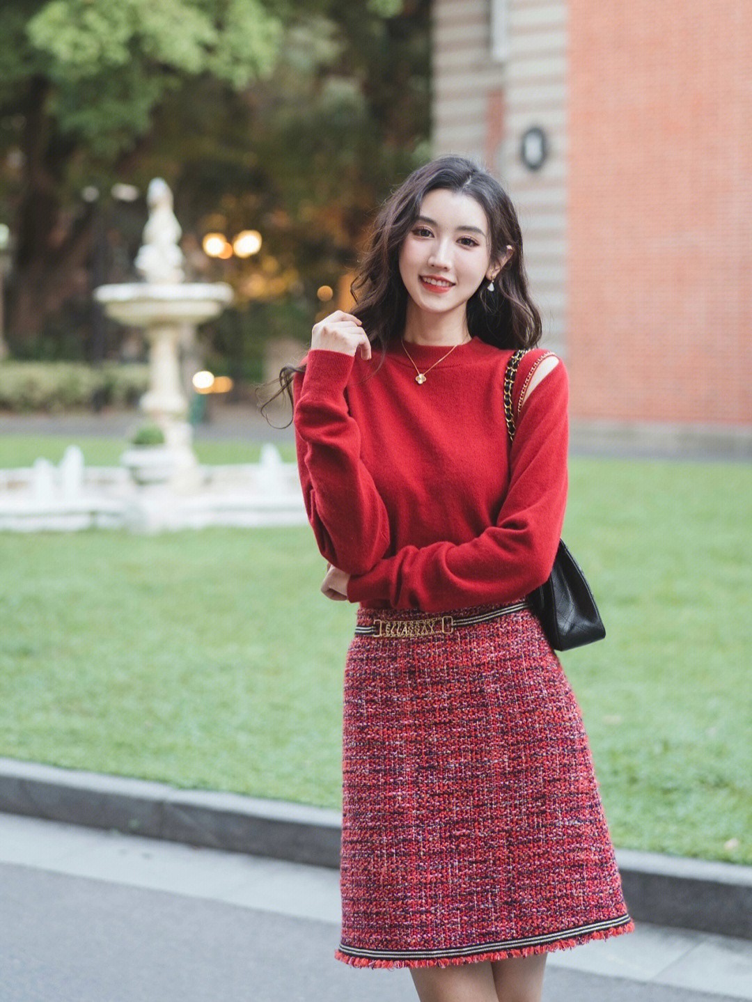 淡粉色高跟鞋搭配衣服图片,浅色系套装搭配黑色高跟鞋