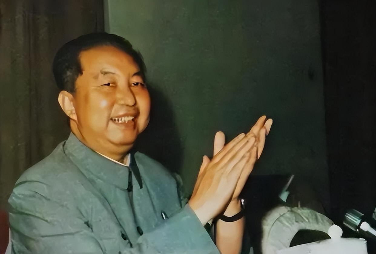 *国锋华**逝世后，为何没有葬入八宝山？背后原因让人佩服