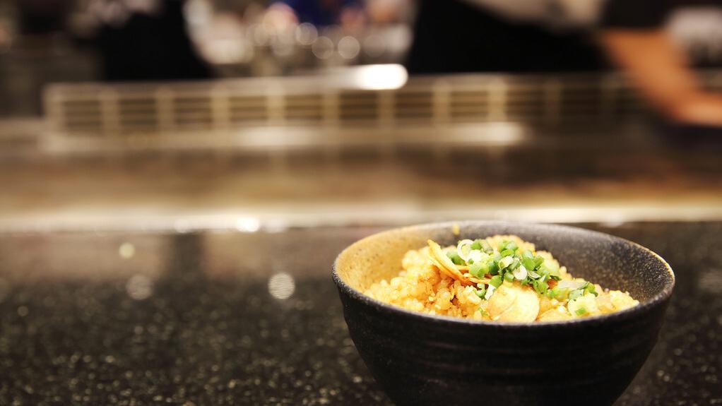 燃情铁板万物烧，烈焰闻香识味趣