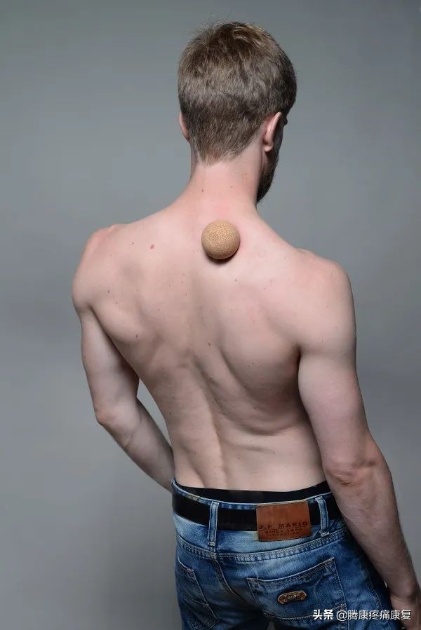 肩部扭伤长期疼痛怎么办,肩部运动操缓解肩部疼痛