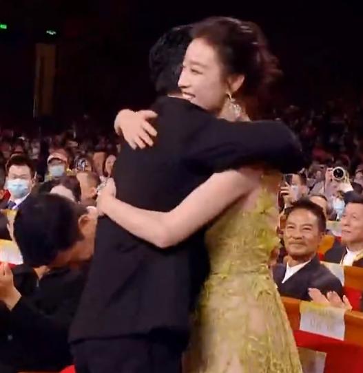 吴京黄渤成龙颁奖晚会,黄渤沈腾忘词完整版