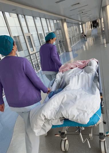 公交车上孕妇突然临产,孕妇南京公交上突然临产