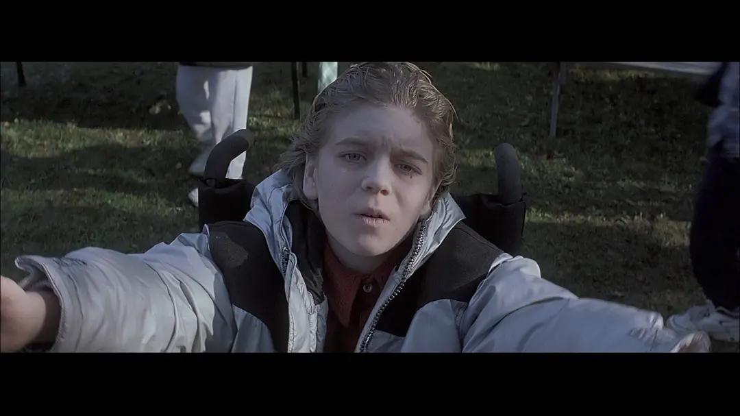 人类不该好奇黑洞里有什么！邪典电影《黑洞表面》告诉你代价惨痛