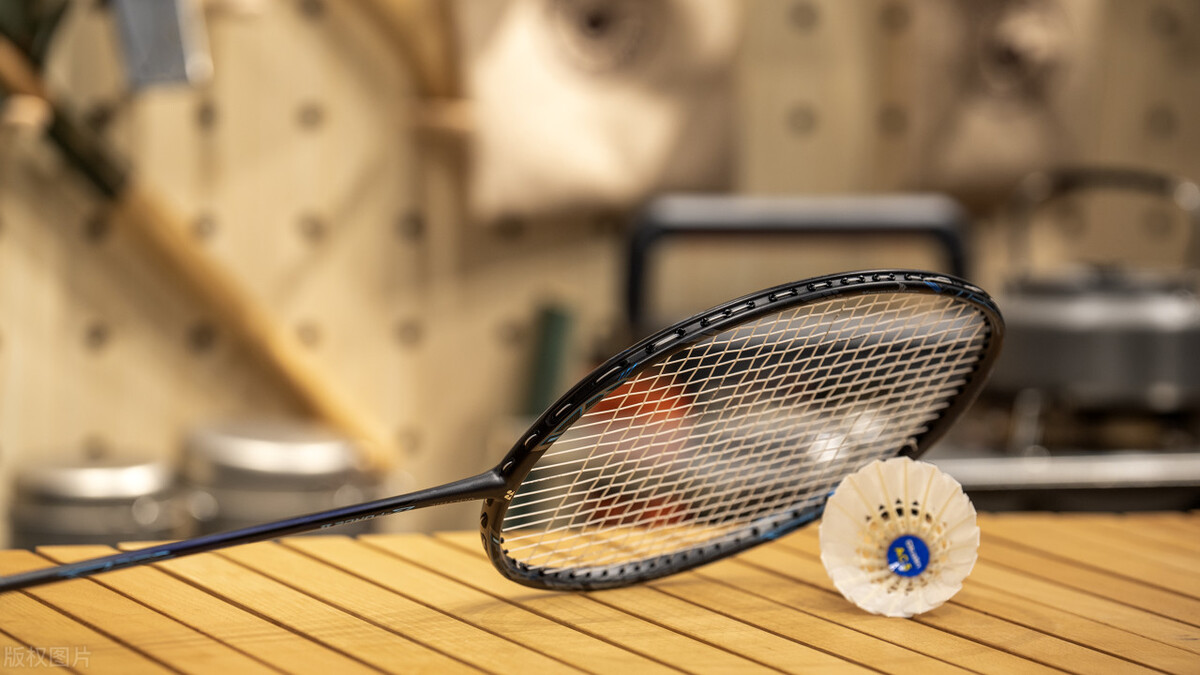 羽毛球拍不同磅数的区别,羽毛球拍磅数的含义
