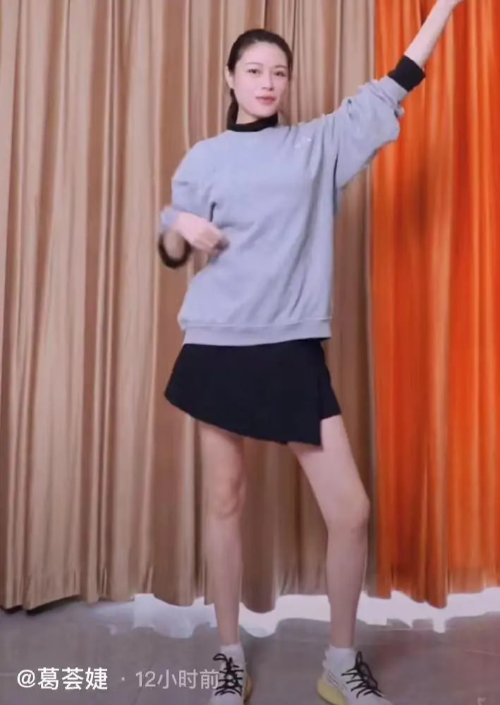 章子怡为小苹果庆生撞脸陈妍希,章子怡为小苹果庆生