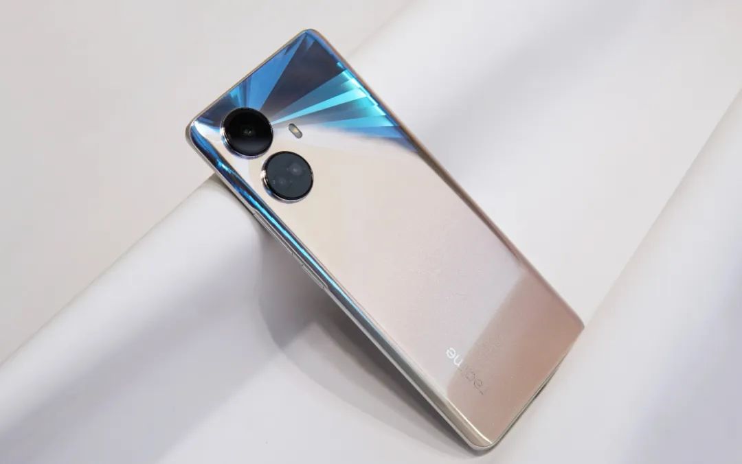 屏幕不大适合女性用的手机,推荐一款适合女生的大屏手机