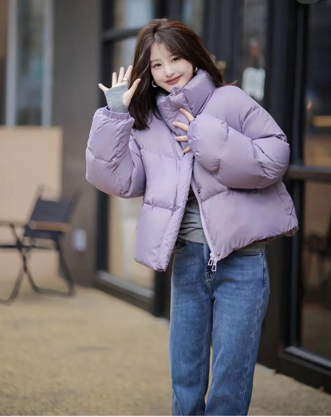 冬季穿什么颜色的羽绒服最百搭,流行的冬季羽绒服颜色搭配