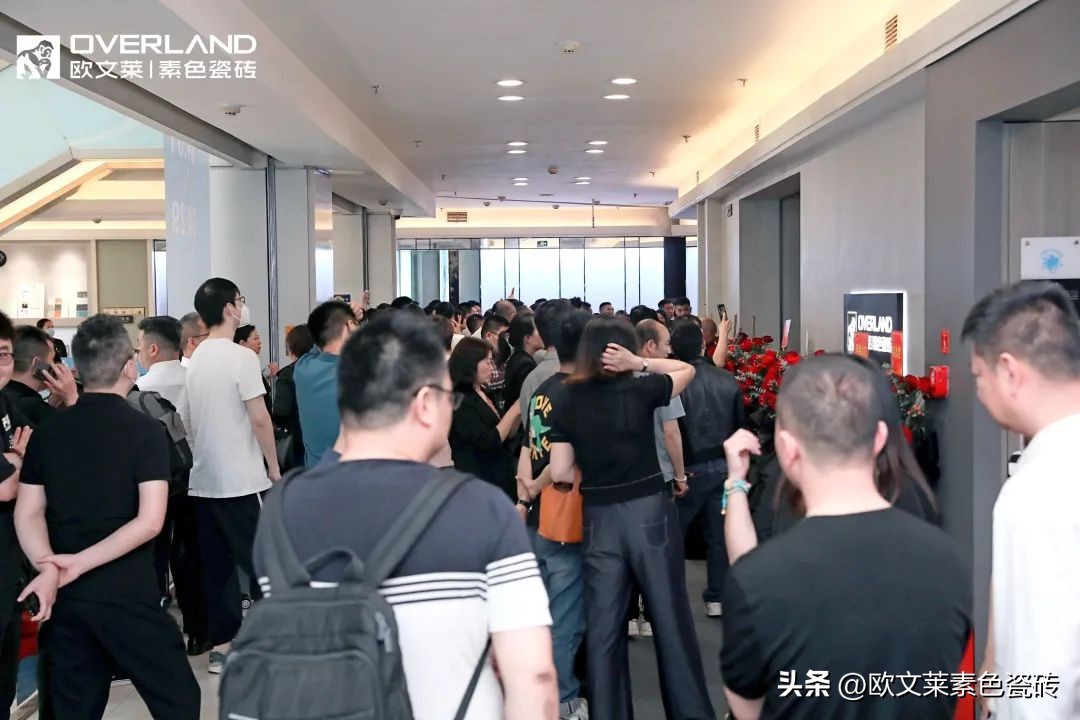 欧文莱加盟商高质量发展峰会成都启幕，门店新基建全面启动
