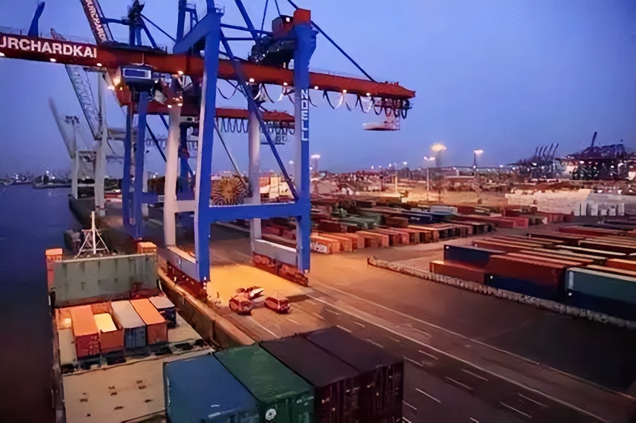 日本危在旦夕：贸易逆差愈演愈烈，被国情拖垮的日本经济