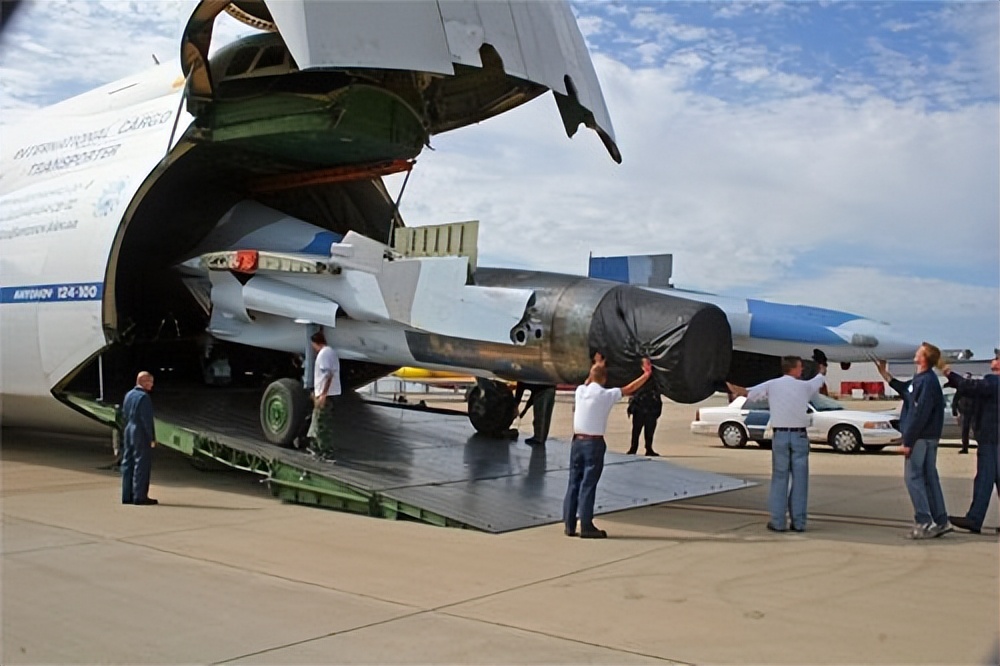 6架运20飞向塞尔维亚,外国人看中国六架运20赴塞尔维亚