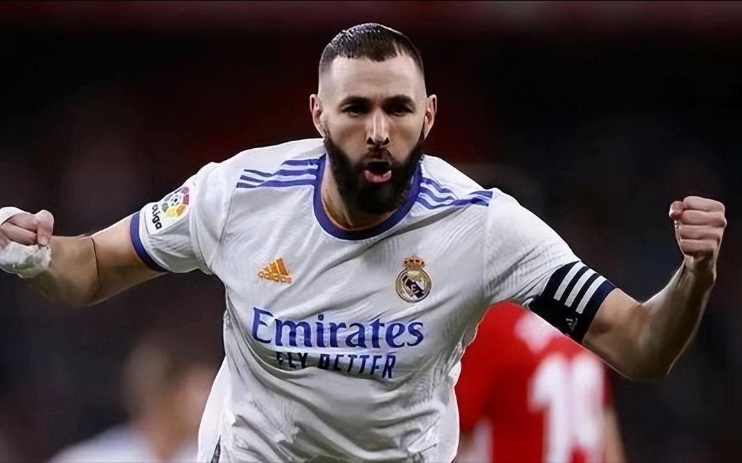 伪球迷不知道的球星,梅西加冕球王c罗球迷反应